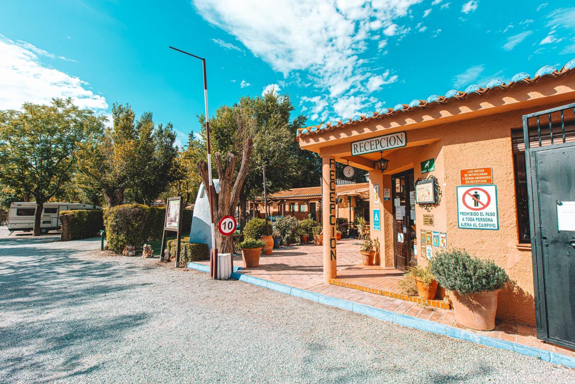 Otura Camping & Bungalows Suspiro Del Moro المظهر الخارجي الصورة